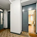 Functional Apartment, Belleville, Paris 11
