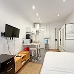 Functional Apartment, Belleville, Paris 11