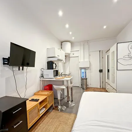 Functional Apartment, Belleville, 11 Parigi